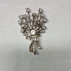 VTG Elegant Silver Brooch with Crystal Accents